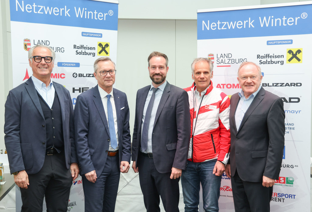 Zufrieden mit der Wintersaiaon: Wolfgang Mayrhofer (Atomic), Heinz Konrad (Raiffeisen), LH-Stv. Stefan Schnöll, Gerhard Sint (Skilehrerverband) und Erich Egger (Sprecher Seilbahnen).